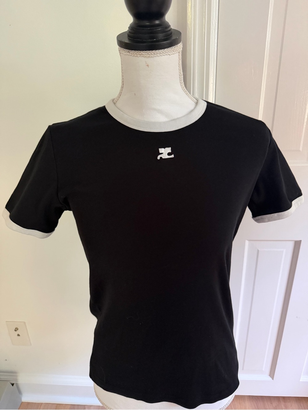 Courreges Black Short Sleeve Tshirt embroidered logo sz L